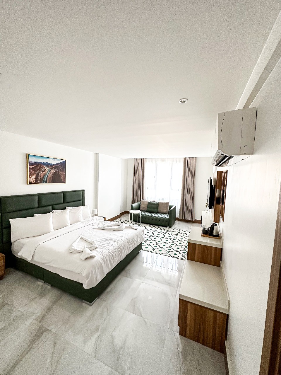 https://www.hotelsandview.com/assets/backend/image/room_type_image/1693813058_3.jpg